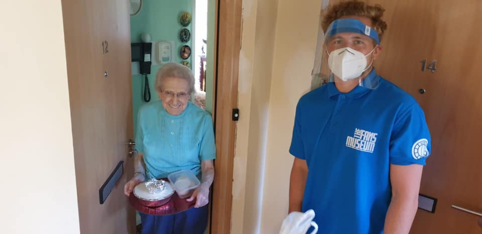 Fans Museum volunteers lend a helping hand