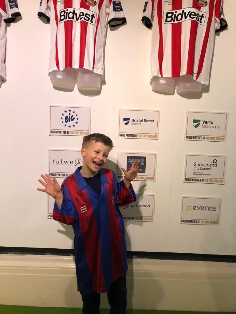 Leo Loving the Fans Museum