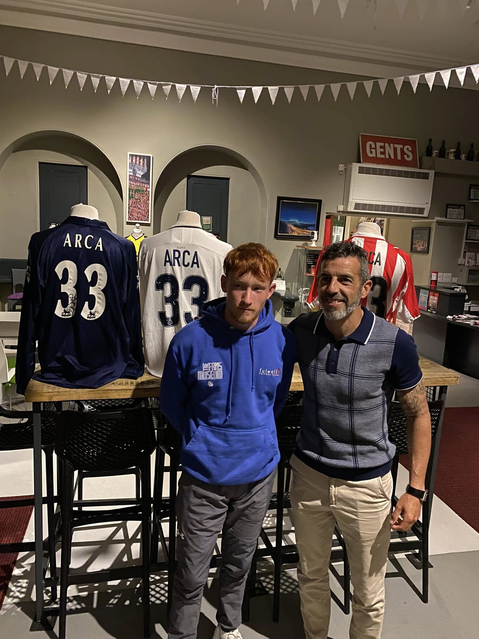 Fans Museum Hosts Julio Arca Talk In Fans Museum Hosts Julio Arca Talk In